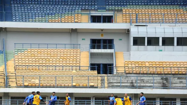 Umuh Muchtar Nilai Stadion GBLA Belum Siap Digunakan untuk Persib - GenPI.co JABAR