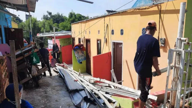 Mengerikan, Ratusan Rumah di Depok Tersapu Angin Puting Beliung - GenPI.co JABAR