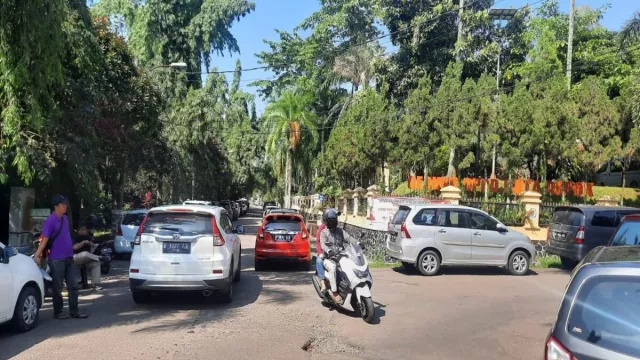 Parkir Liar di GDC Tumbuh Subur, Wakil Ketua DPRD Kritik Keras - GenPI.co JABAR