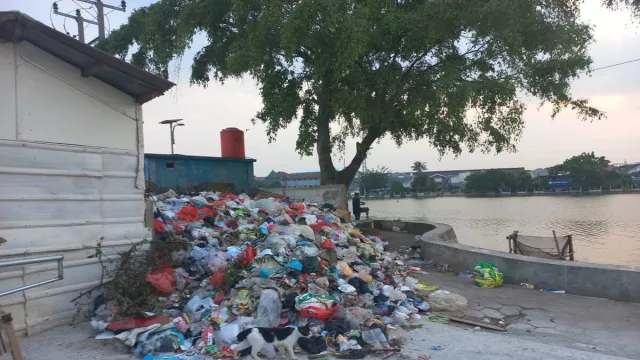 Jawaban DLHK Kota Depok Soal Tumpukan Sampah di Situ Rawa Besar - GenPI.co JABAR