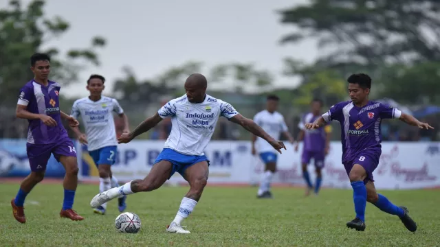 Persib Bandung Cukur Renggali Batam Selection dengan Skor 10-0 - GenPI.co JABAR