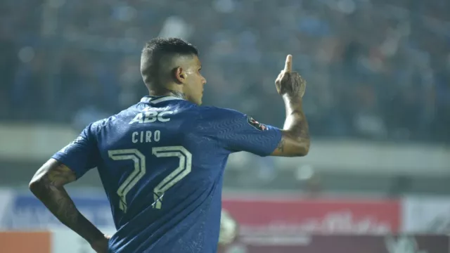 Ciro Alves Cedera, Absen Saat Persib vs Persebaya? - GenPI.co JABAR