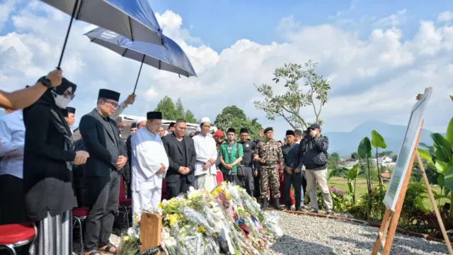 Takziah Anak Ridwan Kamil, Emmeril Kahn Mumtadz Resmi Berakhir - GenPI.co JABAR