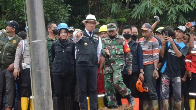 Ridwan Kamil Datangi Lokasi Bencana, Berjanji Berikan Bantuan - GenPI.co JABAR