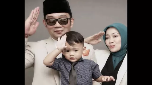 Aksi Menghibur Ridwan Kamil Berfoto Bersama Atalia dan Arkana - GenPI.co JABAR