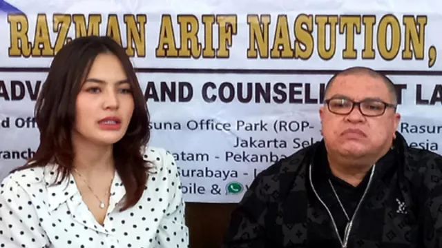 Semakin Membara, Hotman Paris Buka Aib Razman Arif Nasution - GenPI.co JABAR