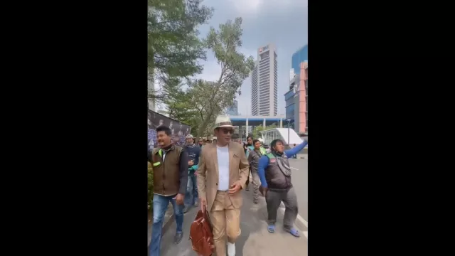 Aksi Ridwan Kamil Mengikuti Citayam Fashion Week, Gayanya Juara - GenPI.co JABAR