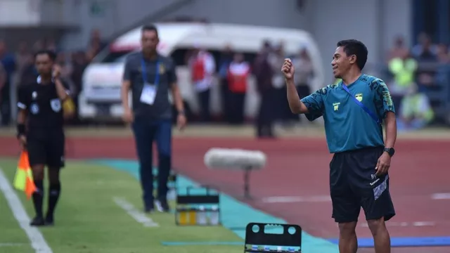 3 Alasan Budiman Layak Menjadi Pelatih Kepala Persib Bandung - GenPI.co JABAR