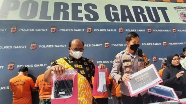 Bandar Judi Online Berhasil Ditangkap Polres Garut, Pelakunya Pedagang Sayuran - GenPI.co JABAR