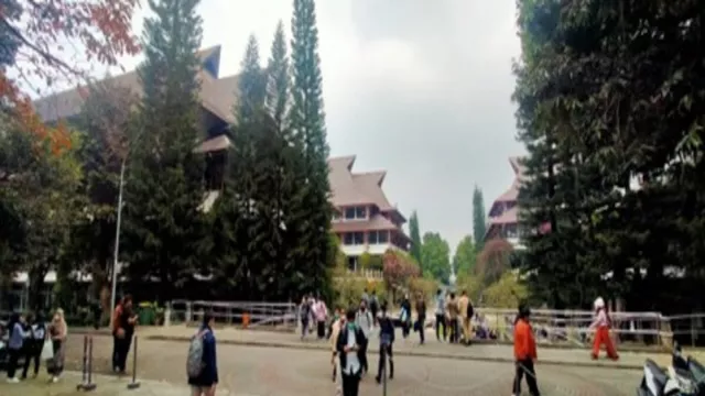 Perguruan Tinggi di Jawa Barat yang Lulusannya Mudah Dapat Kerja Versi QS WUR - GenPI.co JABAR
