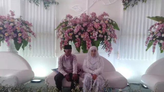 Pemda Karawang Menggelar Sidang Isbat Nikah yang Diikuti Ratusan Pasangan - GenPI.co JABAR