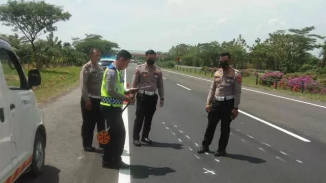 Sopir Mengantuk, Sebuah Minibus Mengalami Kecelakaan Maut di Tol Cipali - GenPI.co JABAR