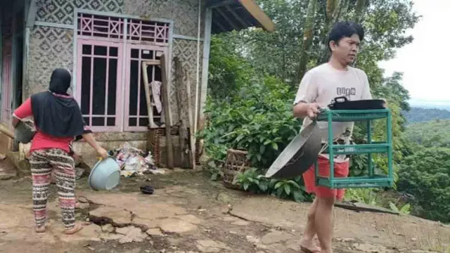 Warga Cianjur Harap Waspada Bencana Alam Susulan - GenPI.co JABAR