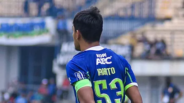 Keluar dari Persebaya, Rachmat Irianto Tak Tergantikan di Persib Bandung - GenPI.co JABAR Keluar dari Persebaya, Rachmat Irianto Tak Tergantikan di Persib Bandung - GenPI.co JABAR