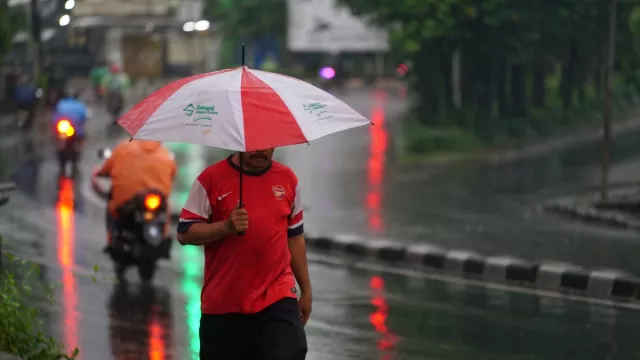 Ramalan Cuaca Jabar, Daerah Berikut Waspada Hujan Lebat di Siang Hari - GenPI.co JABAR