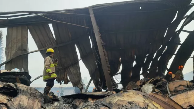 Api Kebakaran Pabrik Teripleks Baru Padam Setelah 70 Jam, Pemilik Rugi Miliaran - GenPI.co JABAR
