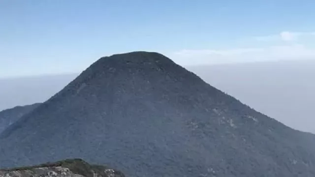 Sabar Dulu, Pendakian Gunung Gede-Pangrango Masih Ditutup - GenPI.co JABAR