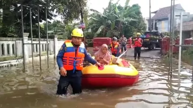 Banjir di Depok, Warga Terdampak di Perumahan Tirta Mandala Dievakuasi - GenPI.co JABAR