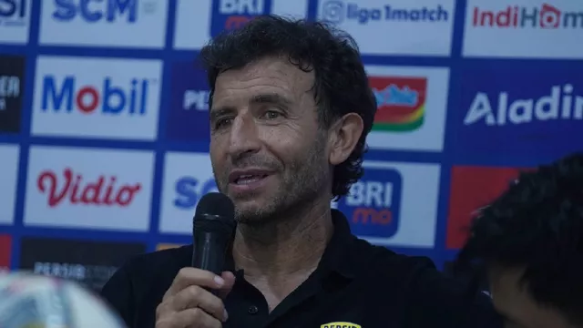 Persib vs Persija, Luis Milla Beri Pesan untuk Bobotoh - GenPI.co JABAR Persib vs Persija, Luis Milla Beri Pesan untuk Bobotoh - GenPI.co JABAR