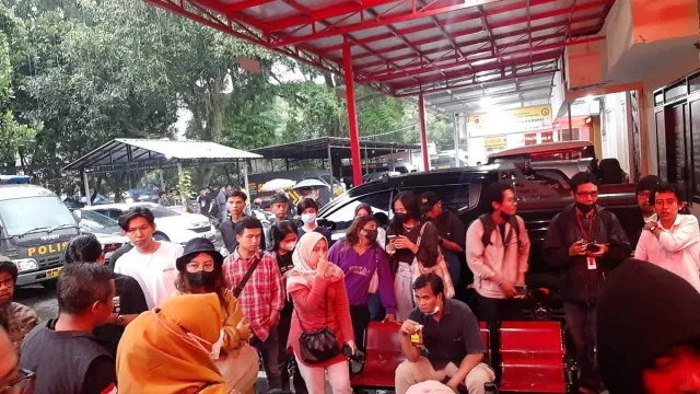 Ricuh Demo Penolakan KUHP di DPRD Jabar, Puluhan Mahasiswa Sudah Dibebaskan - GenPI.co JABAR