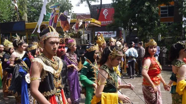 Ratusan Pelajar SMA di Bandung Raya Cosplay Wayang Orang - GenPI.co JABAR