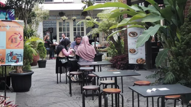 Sherlock Common Space, Rekomendasi Tempat Makan di Bandung yang Cozy Banget - GenPI.co JABAR