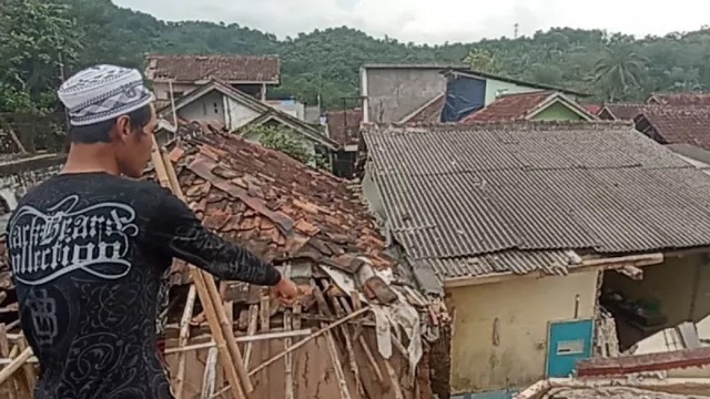 Seorang Warga Cianjur Meninggal Dunia Tertimpa Puing Tembok Rumah Terdampak Gempa - GenPI.co JABAR