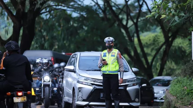 Jembatan Cikereteg Bogor Amblas, Kendaraan Berat Dialihkan ke Rute ini - GenPI.co JABAR