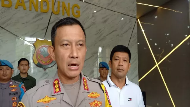 Viral Ludahi Imam Masjid di Bandung Bikin Geram, Seorang Bule Diamankan Polisi - GenPI.co JABAR