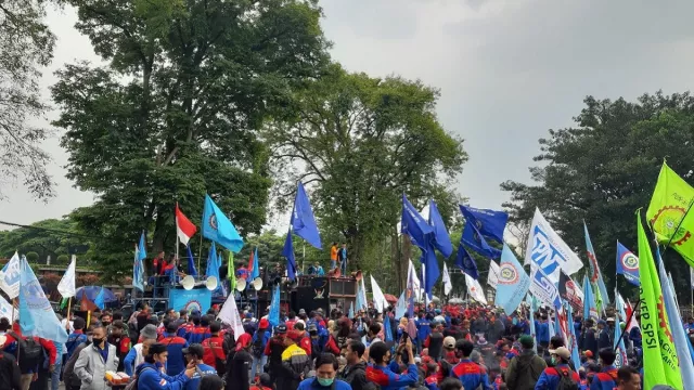 Bawa Sejumlah Tuntutan, Buruh di Bandung Gelar Aksi May Day di Jakarta - GenPI.co JABAR