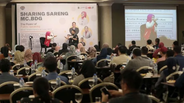 Tips Menjadi Pembawa Acara Ala Atalia Praratya Ridwan Kamil - GenPI.co JABAR