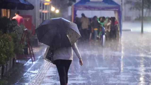 Kabar BMKG Cuaca Jabar: Peringatan Bandung Hujan Siang Sampai Malam - GenPI.co JABAR