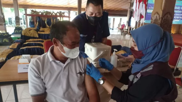 Vaksinasi Covid-19 Buruh di Temanggung Sisakan 2% - GenPI.co JATENG