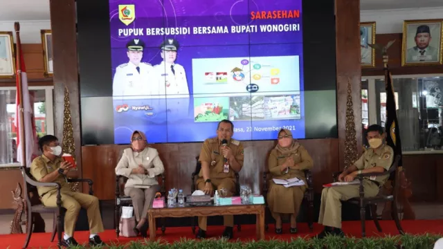 Petani Wonogiri Keluhkan Kekurangan Pupuk Subsidi - GenPI.co JATENG Petani Wonogiri Keluhkan Kekurangan Pupuk Subsidi - GenPI.co JATENG