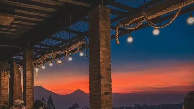 Sensasi Wisata Kuliner Bonus Sunset di Omah Latare Ombo - GenPI.co JATENG