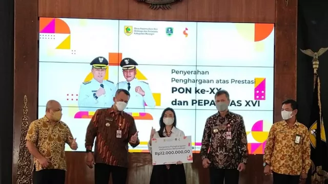 Ratusan Mahasiswa Raih Beasiswa Pemkab, Ini Pesan Bupati Wonogiri - GenPI.co JATENG