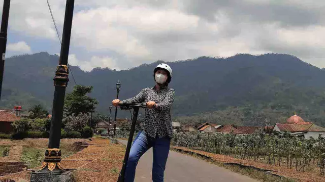 Serunya Keliling Borobudur Naik Skuter, Cobain Yuk - GenPI.co JATENG
