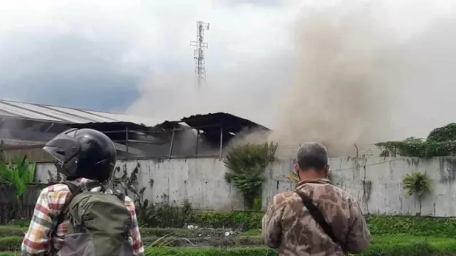 Waduh, Gudang Sampah Pabrik Karoseri Bus di Magelang Terbakar - GenPI.co JATENG