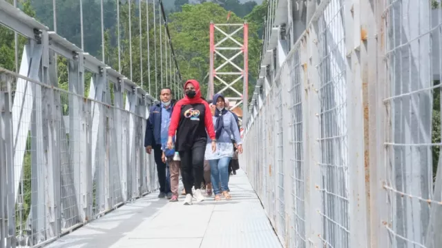 Dibangun Jembatan Gantung, Jalan ke Girpasang Klaten Cuma 2 Menit - GenPI.co JATENG