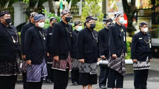 Keren! Begini Gaya ASN Pati Pakai Baju Adat Buat Ngantor - GenPI.co JATENG