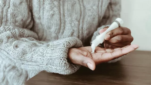 4 Tips Memilih Hand Sanitizer Berpelembab Agar Kulit Tak Kering - GenPI.co JATENG