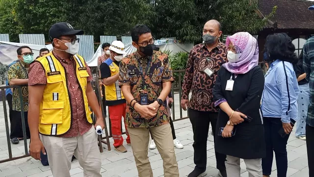 Sstt.. ke Candi Borobudur Wisatawan Harus Pakai Sandal Khusus - GenPI.co JATENG