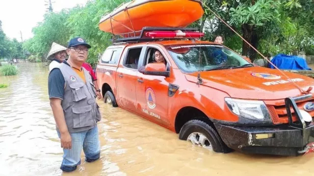 Banjir Rendam 460 Rumah di Jepara, BPBD Kirim 1.300 Nasi Bungkus - GenPI.co JATENG