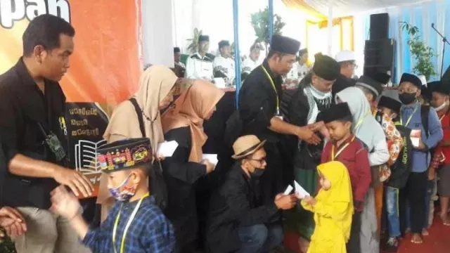 Temanggung Berhijrah Santuni 300 Yatim Piatu & Bersihkan Masjid - GenPI.co JATENG