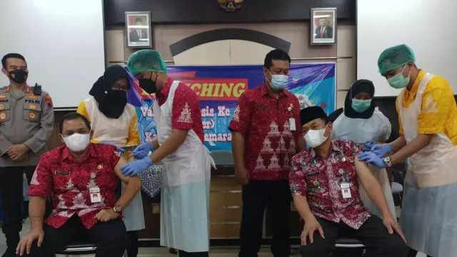 Bupati Awali Penyuntikan Vaksin Booster di Kabupaten Semarang - GenPI.co JATENG
