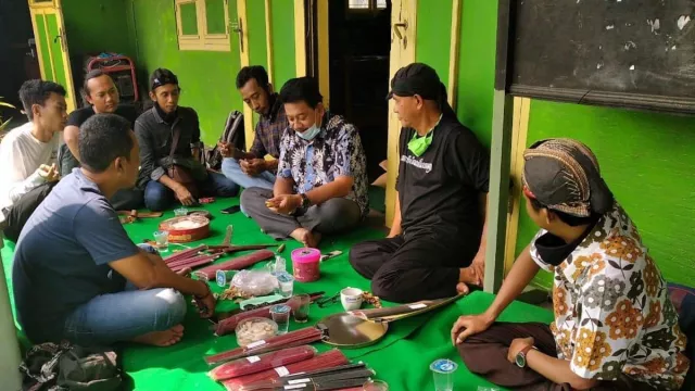 Puluhan Pencinta Keris Kumpul di Demak, Ada Apa? - GenPI.co JATENG