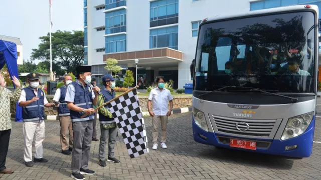Undip Kirim 30 Mahasiswa KKN Bantu Pemulihan Pascaerupsi Semeru - GenPI.co JATENG