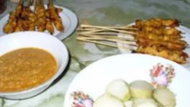 Nikmati Lezatnya Satai Ambal, Dagingnya Harus Ayam Betina - GenPI.co JATENG