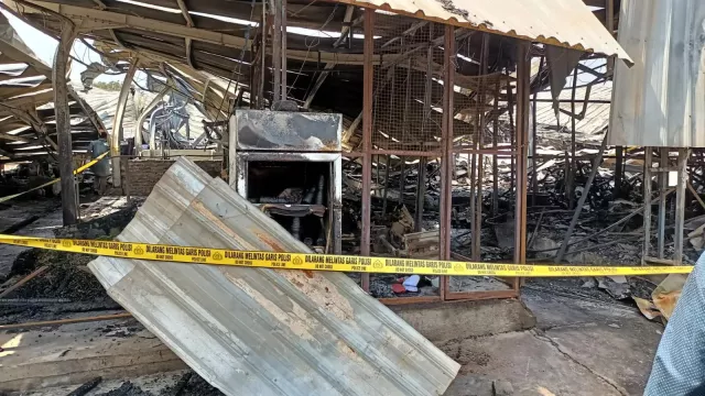 Kebakaran di Relokasi Pasar Johar, Hendi Bantah Terkait Penataan - GenPI.co JATENG