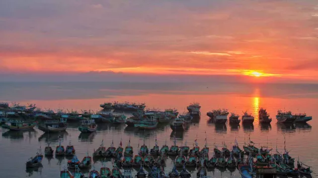 Berburu Sunset di Watu Layar Lasem, Pemandangannya Aduhai! - GenPI.co JATENG Berburu Sunset di Watu Layar Lasem, Pemandangannya Aduhai! - GenPI.co JATENG